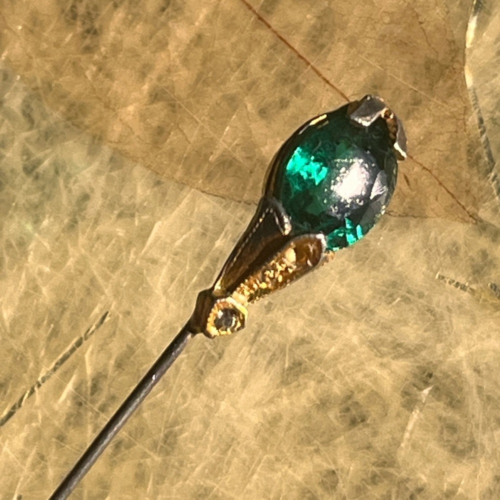 Vintage Emerald Green Faceted Glass Stick Pin – Gold Tone Lapel Hat Pin 2.5”